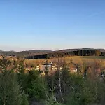 Naturblick Am Rothaarsteig Neue Moderne Mit 2 Badezimmern 2 Kuechen Inklusive Highspeed Internet Flatrate 2x Xxl Boxspringbett 2x Terrassen Und 2x Pkw Parkplaetze 10 Minuten Bis Willingen Ideal Fuer Touristen Und Geschaeftsleute Mit Mws Lejlighed