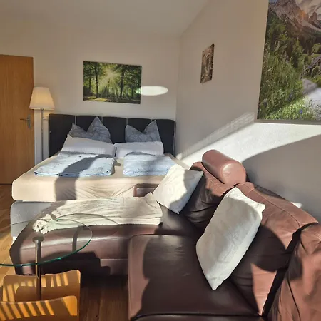 Διαμέρισμα Naturblick Am Rothaarsteig Neue Moderne Mit 2 Badezimmern 2 Kuechen Inklusive Highspeed Internet Flatrate 2x Xxl Boxspringbett 2x Terrassen Und 2x Pkw Parkplaetze 10 Minuten Bis Willingen Ideal Fuer Touristen Und Geschaeftsleute Mit Mws