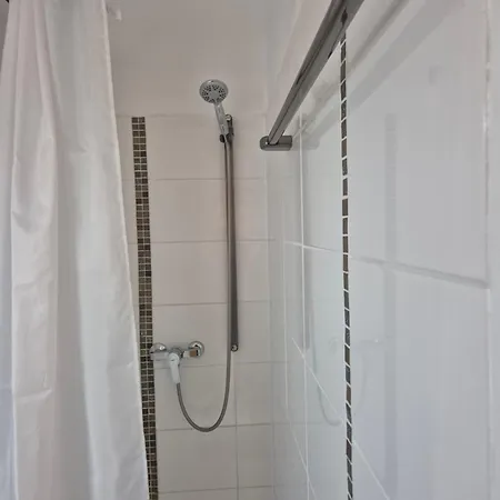 Διαμέρισμα Naturblick Am Rothaarsteig Neue Moderne Mit 2 Badezimmern 2 Kuechen Inklusive Highspeed Internet Flatrate 2x Xxl Boxspringbett 2x Terrassen Und 2x Pkw Parkplaetze 10 Minuten Bis Willingen Ideal Fuer Touristen Und Geschaeftsleute Mit Mws Brilon