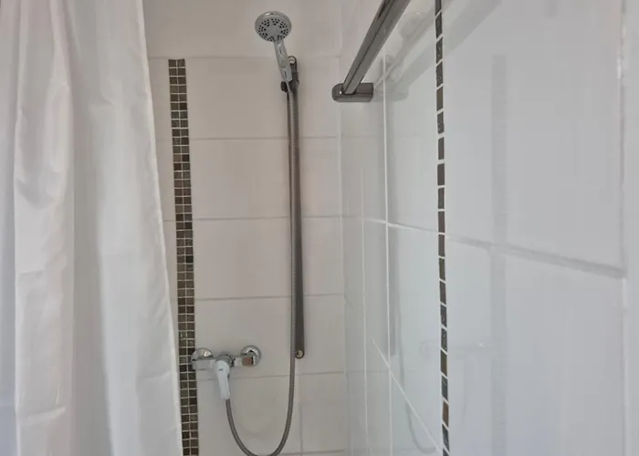 Apartmán Naturblick Am Rothaarsteig Neue Moderne Mit 2 Badezimmern 2 Kuechen Inklusive Highspeed Internet Flatrate 2x Xxl Boxspringbett 2x Terrassen Und 2x Pkw Parkplaetze 10 Minuten Bis Willingen Ideal Fuer Touristen Und Geschaeftsleute Mit Mws Brilon