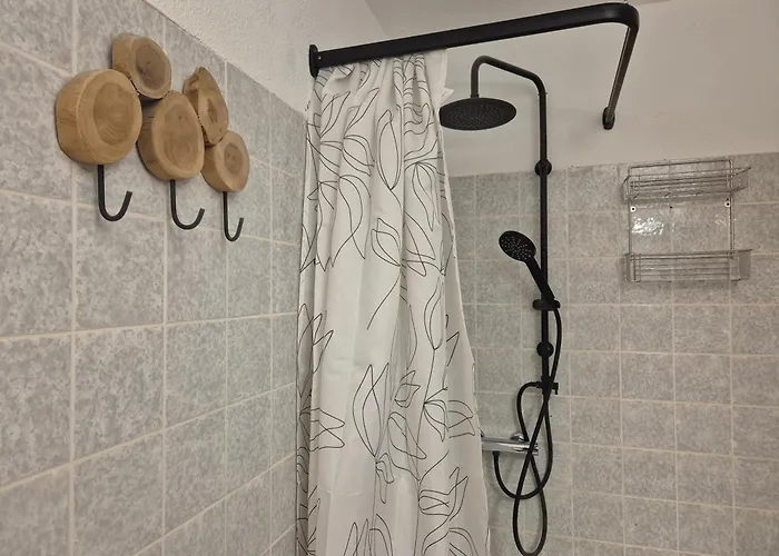 Naturblick Am Rothaarsteig Neue Moderne Mit 2 Badezimmern 2 Kuechen Inklusive Highspeed Internet Flatrate 2x Xxl Boxspringbett 2x Terrassen Und 2x Pkw Parkplaetze 10 Minuten Bis Willingen Ideal Fuer Touristen Und Geschaeftsleute Mit Mws Apartmán Brilon